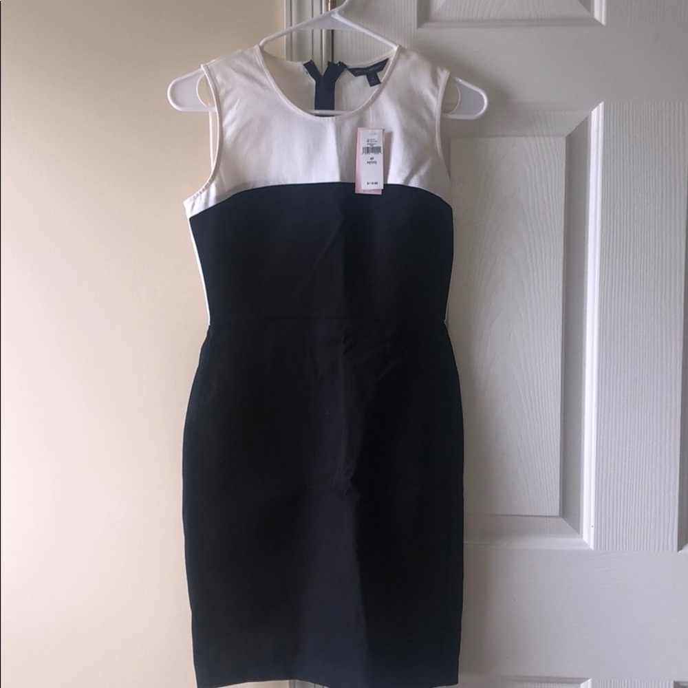 Size 4 Petite Banana Republic black & white dress